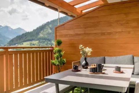 01 Ferienhaus Sonnenhang Dolomiten Terrassensofa