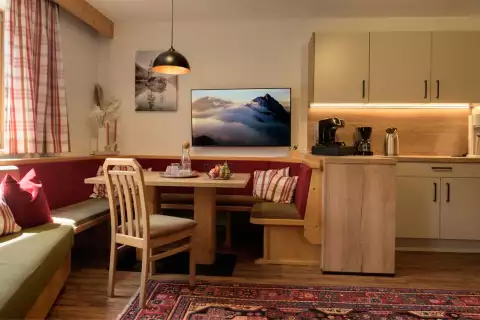 05 Ferienhaus Sonnenhang Apartment Zunig Wohnraum