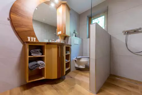 12 Ferienhaus Sonnenhang Dolomiten Bad Infrarotkabine