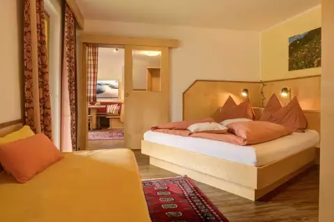 08 Ferienhaus Sonnenhang Apartment Zunig Schlafzimmer